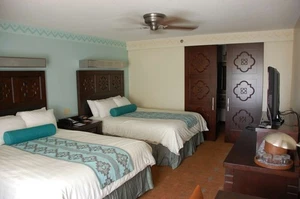 Disney Resort Coronado Springs Zimmer Bett Schal versteckt Mickey Queen - Bild 1 von 5