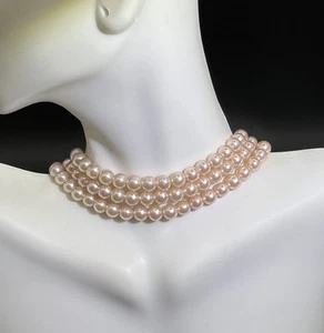 Collana vintage 3 fili di perle finte rosa chiaro, chiusura con strass, girocollo, 15" - Foto 1 di 14