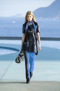 LOUIS VUITTON by Nicolas Ghesquière suede trousers. Size: 34 FR. RRP.: 3900€ - Imagen 1 de 13