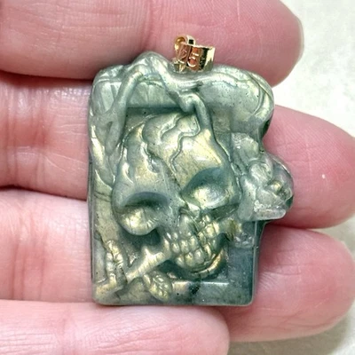 Кулон с резным черепом лабрадорита и розой романтический готический драгоценный камень - 1,3 дюйма - Изображение 1 из 4