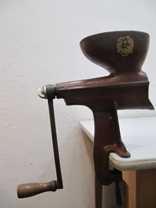 Antike Große Tischmühle KUNGENTHAL Getreide Mühle aus Gusseisen Sammlerstück - Picture 1 of 13