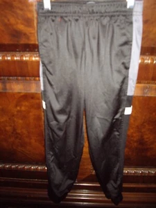 Pantaloni sportivi T7 usati in ottime condizioni ragazzo taglia S 6 7 Athletic Works nero grigio poliestere TWINS - Foto 1 di 4