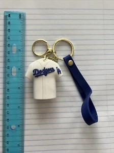 Los Angeles Dodgers #30 Dave Roberts Rubber Keychain New! Fast Shipping! - Picture 1 of 2