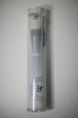 It Cosmetics Heavenly Skin-Smoothing Complexion Brush #704 Skincare Infused New - Image 1 of 4