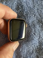 Apple Watch Series 4 40 mm Gold Aluminum Case with Pink Sand Sport Loop (GPS...