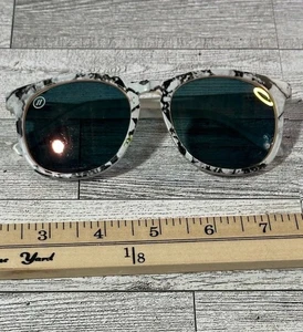 IMPRESIONANTES Licuadoras para Mujer Blanco Negro Marco Gafas de Sol ¡IMPRESIONANTES!! - Imagen 1 de 3