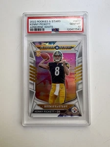 2022 Rookies & Stars KENNY PICKETT Airborne White RC 64/149 #AI17 PSA 10 - Picture 1 of 3
