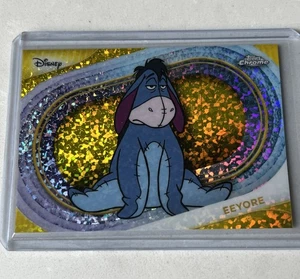 Mini refractor de diamante amarillo Topps Chrome Disney Eeyore #143 2025 - Imagen 1 de 2