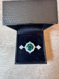 Broche Solapa Pin Piedras Verdes y Blancas Chapado en Platino Gold Coast Regencia - Imagen 1 de 5