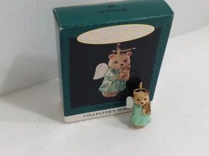 NUOVO!! Hallmark Nature's Angels 1995 mini ornamento orsacchiotto/angelo - Foto 1 di 2