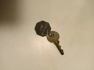 Vintage Surf Club West Room Key - Bild 1 von 8