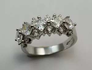 14K Solid White Gold Woman CZ Cubic Zirconia Ring Band 5.8 Grams Size 8 - Picture 1 of 3