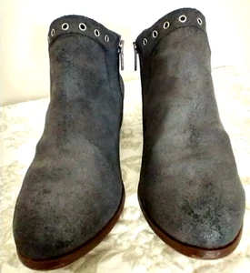Minnetonka Brenna Grey Leather Side Zip Grommet Ankle Block Heel Booties 10 - Picture 1 of 12