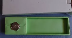 Organizador de escritorio con bandeja para lápiz de cuero Carlton Cards verde 11" X 3' #6-33-240C - Imagen 1 de 9