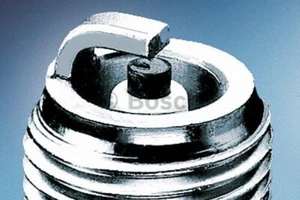 NEW OEM GENUINE SPARK PLUG Bosch Standard Super XR5CC 0242145502 - Picture 1 of 1