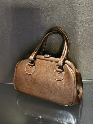 Cartera Atna de los años 50 marrón imitación cuero granulado Foto 1 de 4