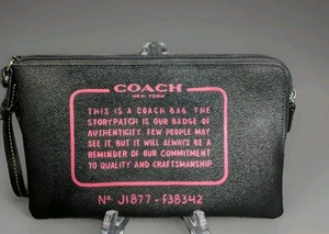 COACH PATCHWORK CORNER ZIP WRISLET WALLET LEATHER BAG BLACK WITH PINK WRITING - Picture 1 of 6