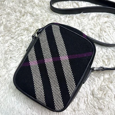 Burberry Nova Check Wool Shoulder Bag 19cm x 14cm x 5cm Used - Image 1 of 4