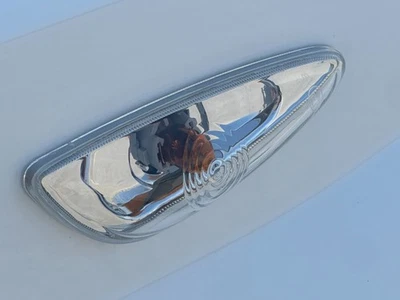 NEW OEM HYUNDAI VENUE 2020-2025 PASSENGER FENDER REPEATER LAMP / TURN SIGNAL - Image 1 of 4