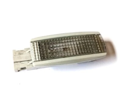 Otra luz interior Volkswagen Golf IV 2003 3B0947113 UST104095 Foto 1 de 3