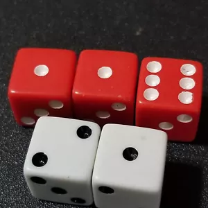 RISK 1998 Edition Game Replacement Pieces Dice (3 Red & 2 White) - Picture 1 of 1