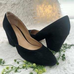 Zapatos de salón A/ Anthropologie de gamuza negra con tacón ancho talla 7,5 M - Imagen 1 de 8