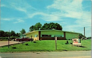 Vintage Postcard King's Hyway Highway Cafe Hwy 14 Creston Iowa IA ~ Old Cars  - Picture 1 of 3