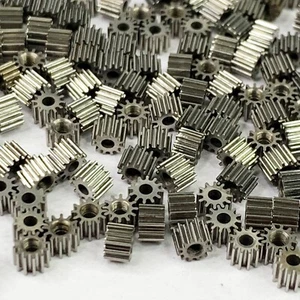 Lote de 25 engranajes de reloj piezas plateadas Steampunk reparación arte alterado relojero - Imagen 1 de 6