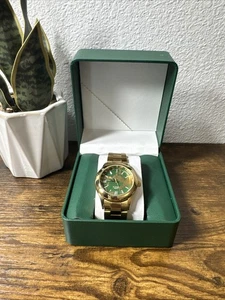Reloj Personalizado Metal Mod Dorado Y Verde Pintado a Mano Salpicaduras Pintura Cuadrante con Caja - Imagen 1 de 9