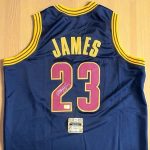 Camiseta LeBron James firmada a mano de los Cleveland Cavaliers #23 holográfica autografiada con certificado de autenticidad - Imagen 1 de 7