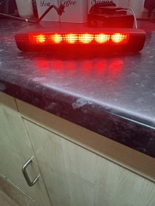 VAUXHALL ASTRA H REAR BOOT LID HIGH LEVEL 3RD BRAKE LIGHT 5 DOOR 13207989 ZDX24 - Picture 1 of 12