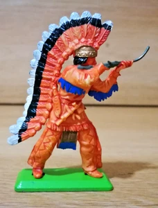 Britains Deetail Spielfigur Original Indianer mit langem Kopfkleid und Gewehr - Bild 1 von 8