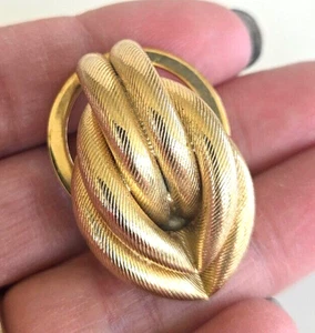 Vintage Textured Interwoven Knot Bold Chunky Gold Tone Scarf Clip 1-1/2" - Picture 1 of 5