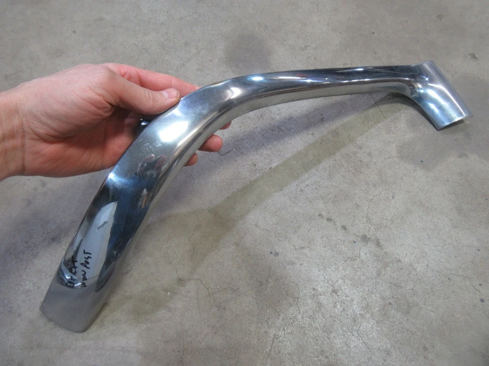 1954 Cadillac Deville sedã exterior para-brisa dianteiro acabamento lateral peça de moldagem D - Imagem 1 de 3