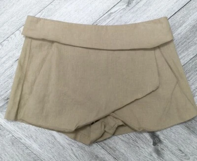 Pantalón corto Entro para mujer beige mini cremallera trasera dobladillo tulipán mezcla de lino S Foto 1 de 4