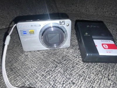 Sony Cyber-shot DSC-W170 10.1MP Compact Digital Camera Silver -With Accessories - Image 1 of 4