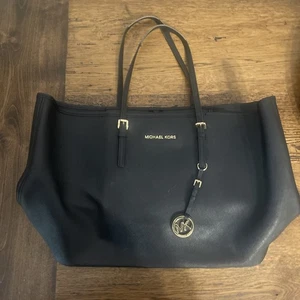 Bolso de Mano Michael Kors Negro Cuero Saffiano Charlotte Cremallera Superior Limpio Usado - Imagen 1 de 20