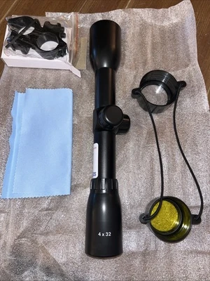 Mira para rifle CenterPoint 4x32 con anillos de mira telescópica cola de milano, cubiertas de lentes Foto 1 de 2