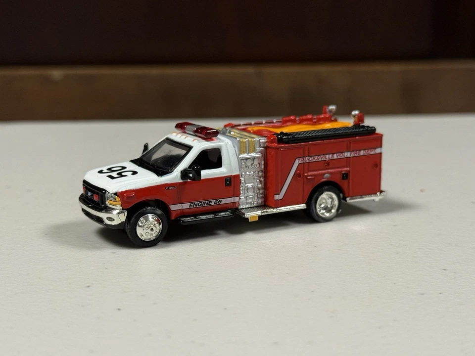 Matchbox, 1:80 scale, 1999 Ford F-350 KME Mini-Pumper Fire Truck - Image 1 of 4