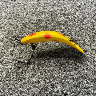 Helin Flatfish F6 Steelhead 3 Hook Crankbait Lure 2" - Yellow - Image 1 of 4