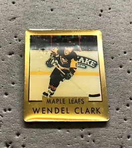 Toronto Maple Leafs Wendel Clark (Wrong Picture) NHL Hockey Pin - Foto 1 di 2