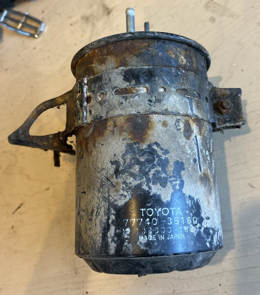 Toyota Pickup 4Runner 1984-1989 OEM bote de carbón de vapor combustible 77740-35160 Foto 1 de 3