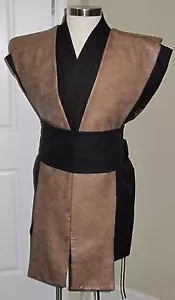 Tunica Star Wars senza maniche foderata nera e tabard e fascia in pelle marrone chiaro - Foto 1 di 6