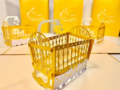 Tarjetas Pop Origami Cuna Metálica en Dorado Bebé Recién Nacido 3D Tarjeta Pop Up Foto 1 de 4