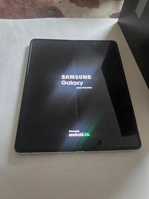 Samsung Z Fold3 5G 256GB 12GB  Silber - Bild 1 von 4