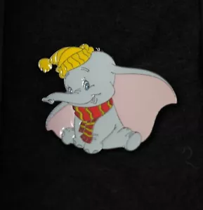 disney Dumbo cozy winter pin - Bild 1 von 2