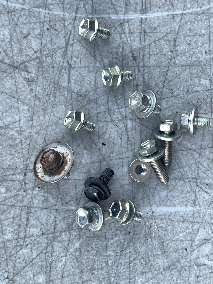 Toyota Sienna 2016 puerta corredera trasera pernos de montaje lado izquierdo OEM Foto 1 de 1