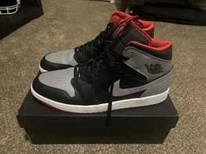 Air Jordan 1 Mid Nero Grigio Rosso Uomo Taglia 16 - Foto 1 di 8