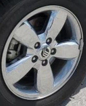 Mariner 2011 OE Wheel Vin 7 8º dígito 17x7 Tpms 5 radios tapa Mercury revestida cromada Foto 1 de 4