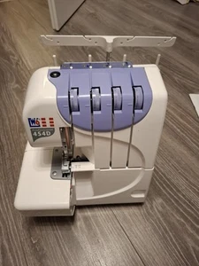 Overlock Nähmaschine W6 N 444/454D - Bild 1 von 7